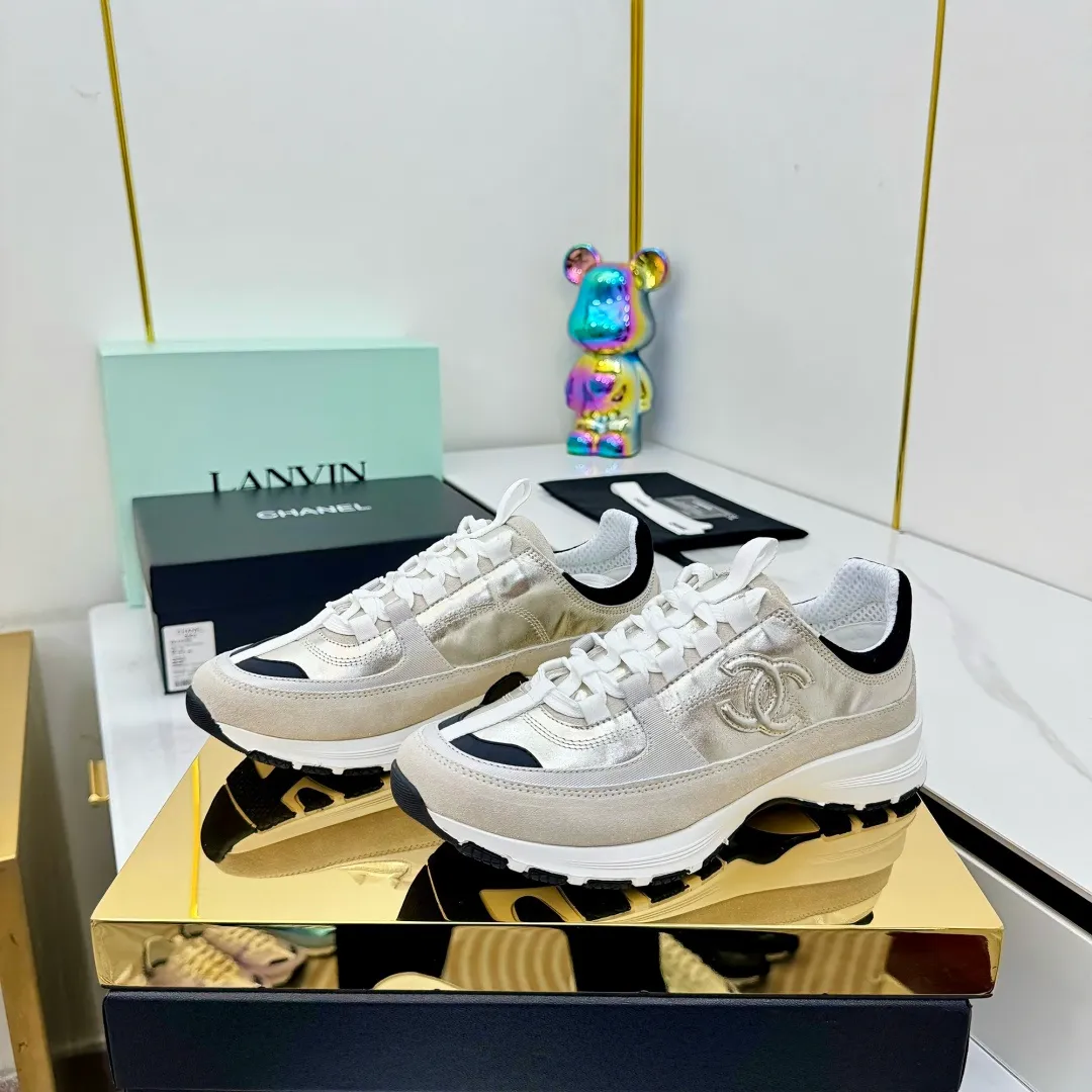👟👟Ex-factory price 600👟👟High quality! ! ! CHANEL Chanel 25A latest thick-soled casual sports shoes. The counter is synchronized. The counter is very popular. It is a shoe that is very difficult to buy. The most popular thick-soled casual shoes on the Internet. As you can imagine, the most popular thick-soled casual shoes can not be missed. It has both good looks and comfort. Simple and versatile. The thick sole increases the height and is super versatile. Whoever wears it will look better. Upper: cowhide stitching. Lining: breathable mesh. Outsole: TPU original outsole. Size: 35-41 👉